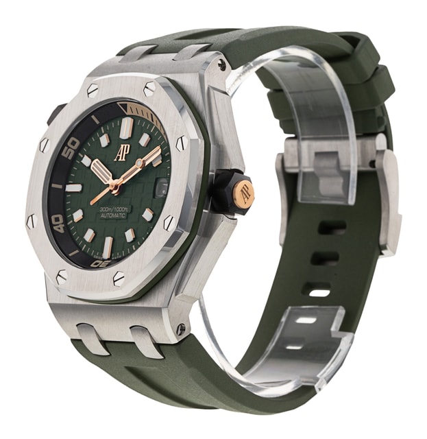 Audemars Piguet Royal Oak Offshore 15720ST.OO.A052CA.01 Image 2